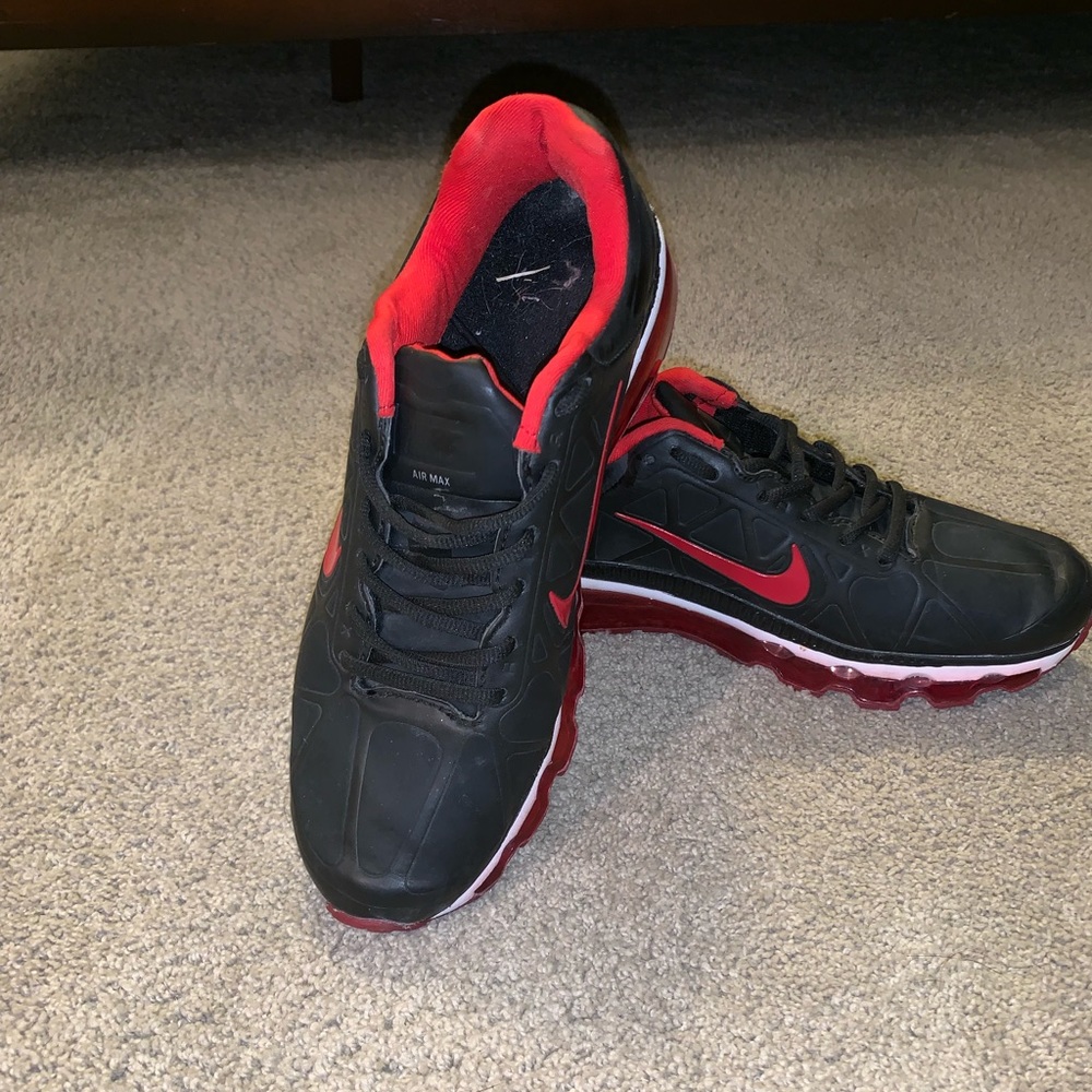 Size 8 Nike shoes. Hardly used.